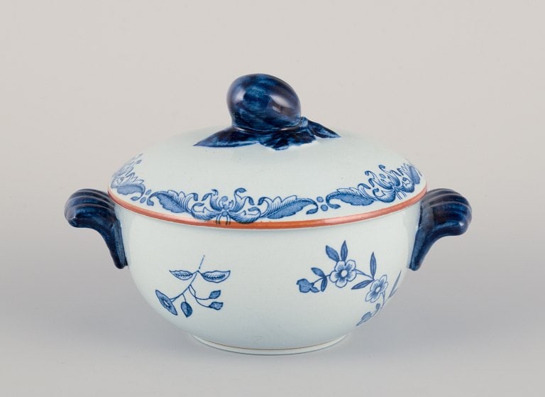 Nils Emil Lundström for Rörstrand, Sweden, "Ostindia" sugar bowl and creamer in faience - 2