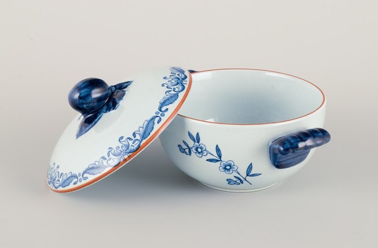 Nils Emil Lundström for Rörstrand, Sweden, "Ostindia" sugar bowl and creamer in faience - 3