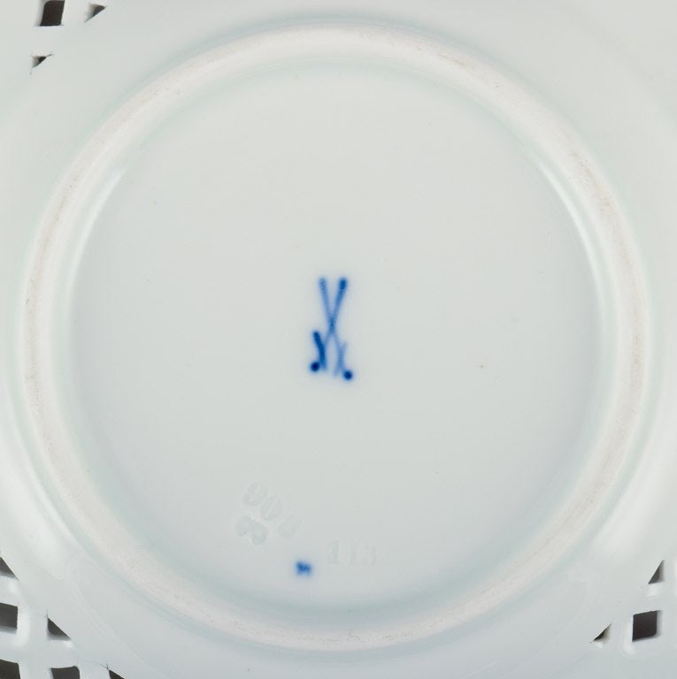 Meissen, Germany, Green Ivy Vine, a set of eleven small plates with reticulated edges. Hand-painted. - 4