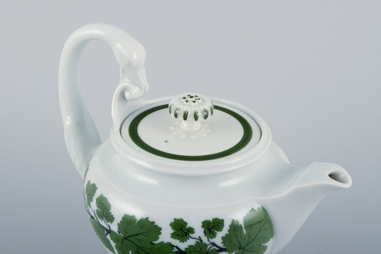 Meissen, Germany, Green Ivy Vine, teapot with swan-shaped handle. Hand-painted. - 3