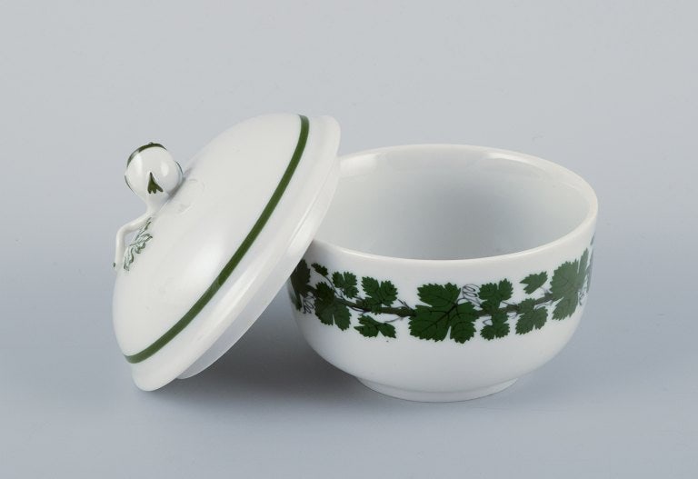 Meissen, Germany, Green Ivy Vine, sugar bowl and creamer with swan-shaped handles. Hand-painted. - 3