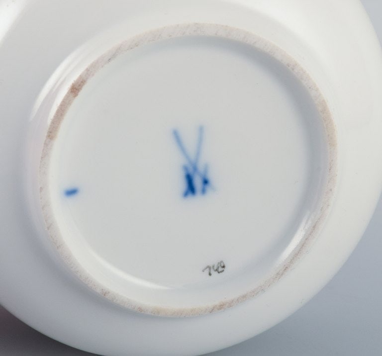 Meissen, Germany, Green Ivy Vine, sugar bowl and creamer with swan-shaped handles. Hand-painted. - 8