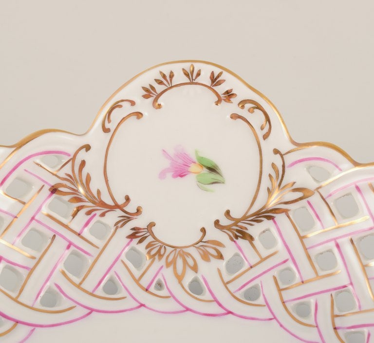 Herend, Hungary. Open lace porcelain bowl with hand-painted polychrome flower motifs and gold - 5