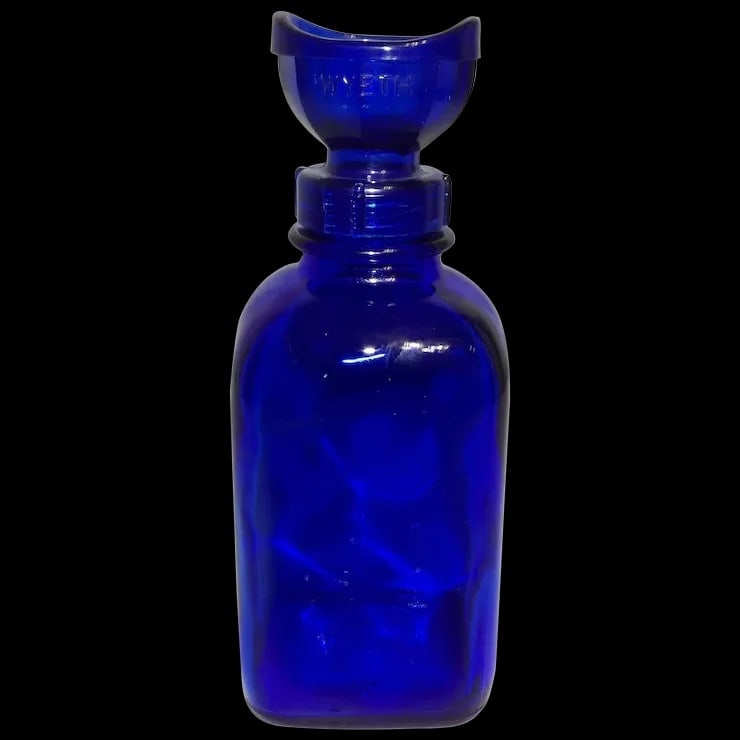 Antique Cobalt Blue Wyeth Eyewash Bottle: This Antique Cobalt Blue Wyeth Eyewash Bottle is in excellent condition. NO chips, stains, etc. measures 6” x 2 1/8” x 2 1/8”. Screw on lid. Item id: ls009610Type: Cobalt