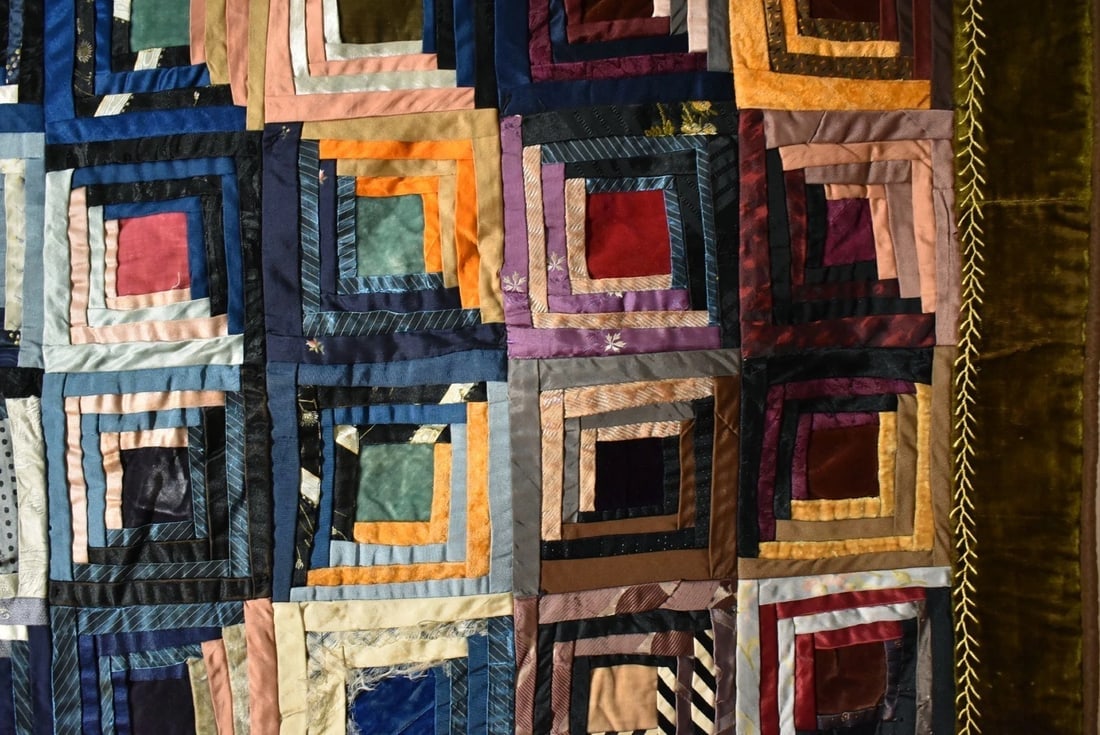 1890's Barn Raising Log Cabin Quilt - 3