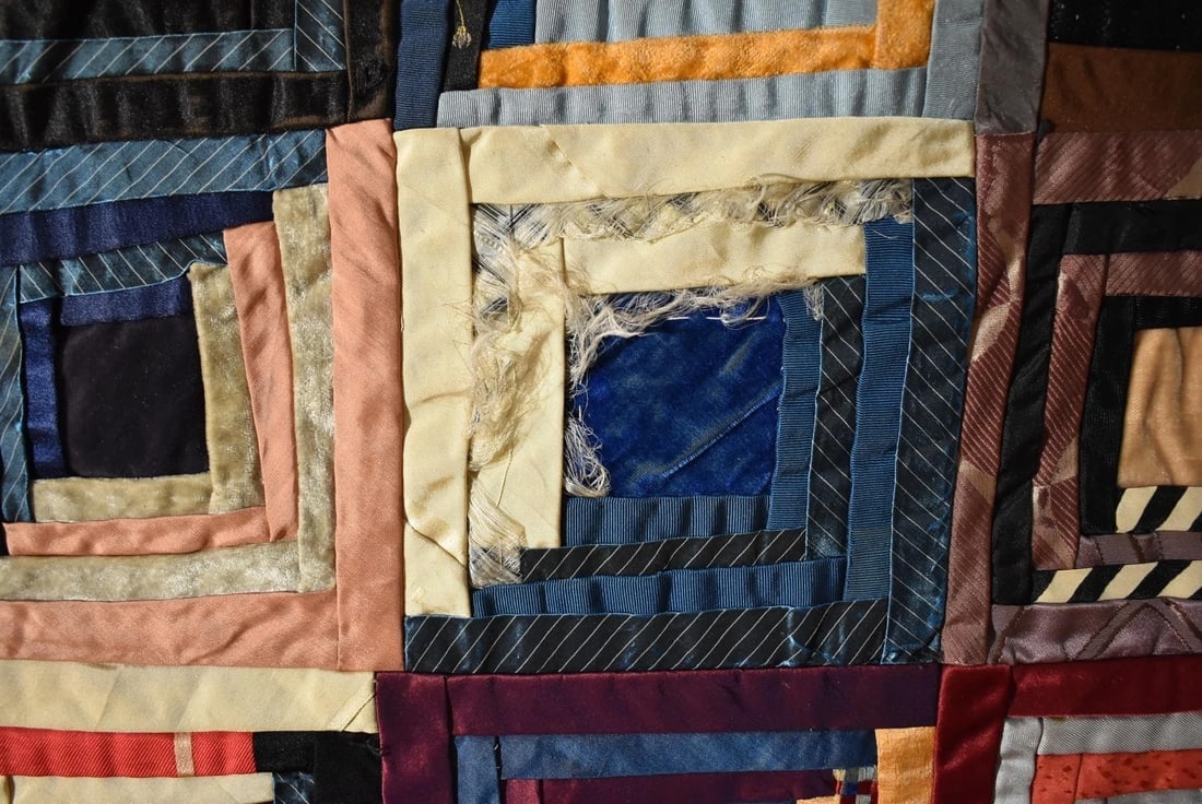 1890's Barn Raising Log Cabin Quilt - 7