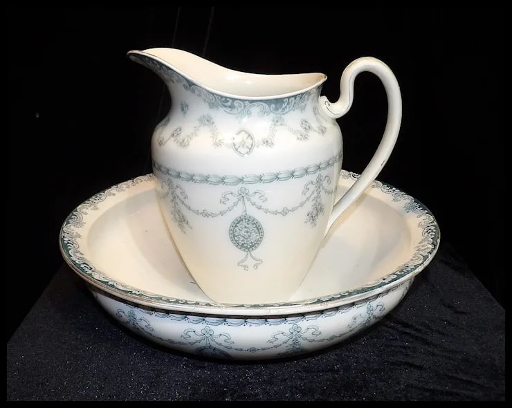 Antique John Maddock & Sons Royal Vitreous England Superior Wash Basin and Pitcher - 2