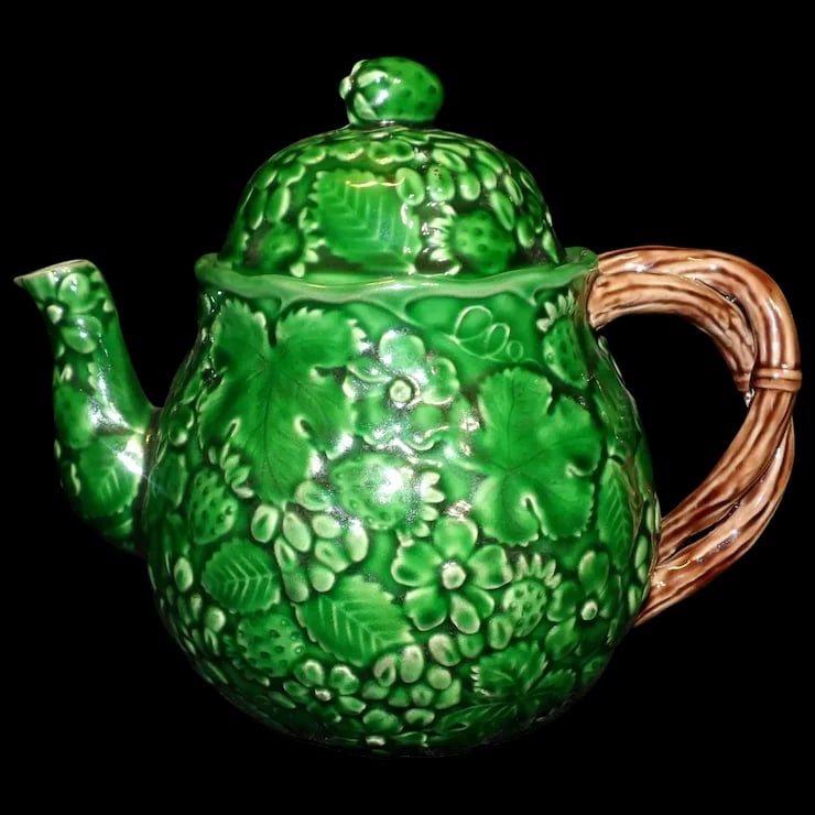 Haddon Group 1983 Green Strawberry Leaves and Flowers Teapot (1 of 7)