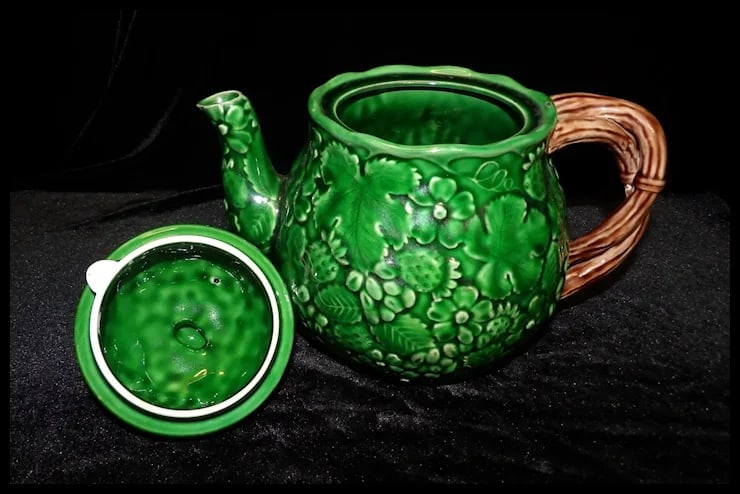 Haddon Group 1983 Green Strawberry Leaves and Flowers Teapot - 6