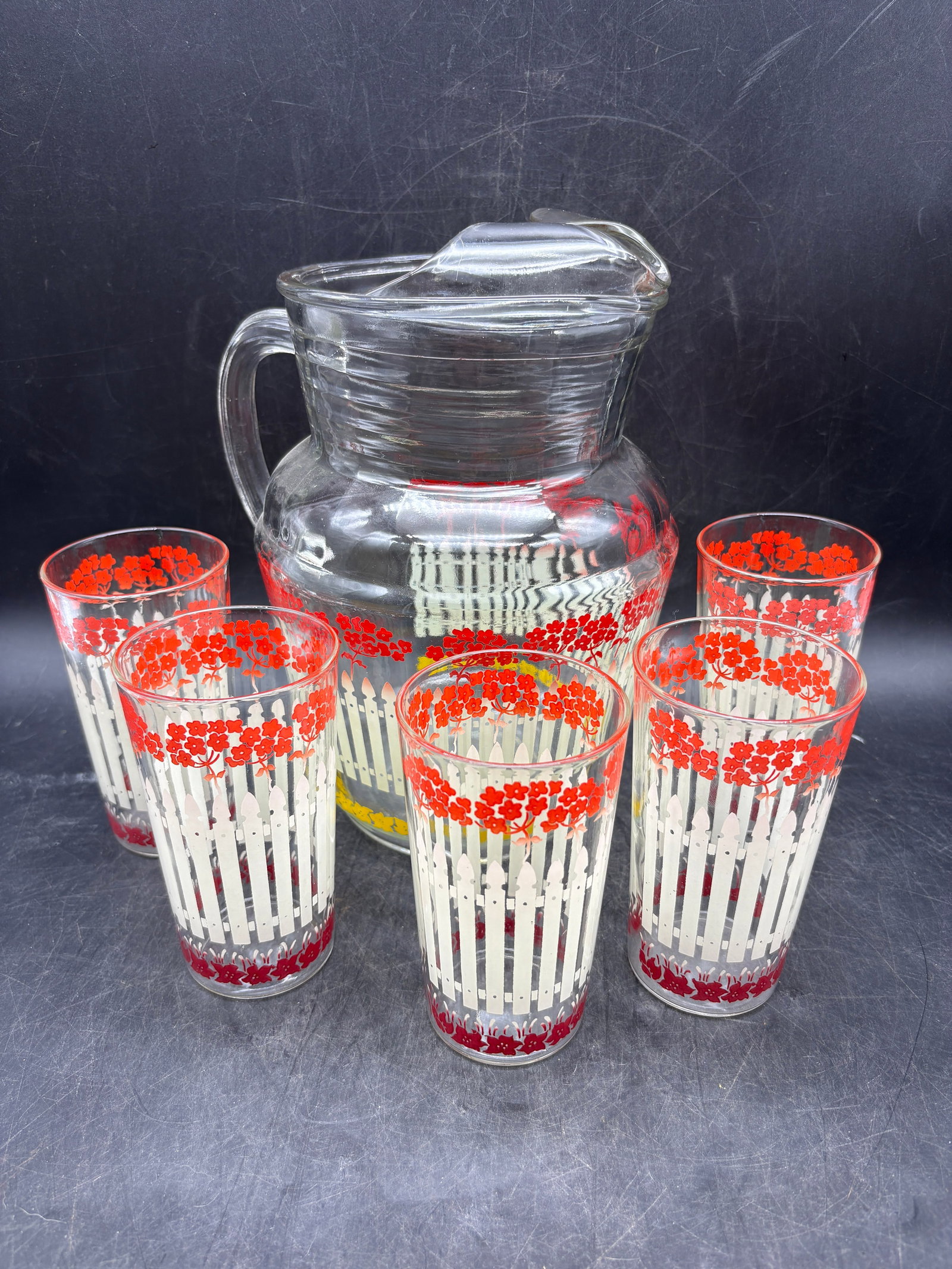 1950's Glass Pitcher Flowers Picket Fence and Set of 5 Glasses Juice Lemonade (1 of 8)