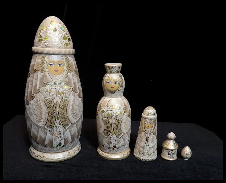 Matryoyshka “Boyarynya”5 piece Hand Carved Signed and Dated Russian Nesting Dolls - 2