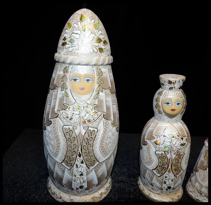 Matryoyshka “Boyarynya”5 piece Hand Carved Signed and Dated Russian Nesting Dolls - 3