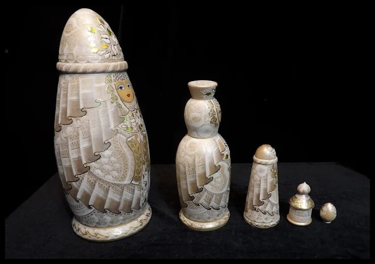 Matryoyshka “Boyarynya”5 piece Hand Carved Signed and Dated Russian Nesting Dolls - 7