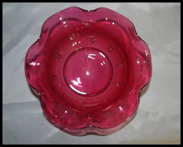 Cranberry Hand-Blown Art Glass Textured Ruffle Top Glass Bowl - 7