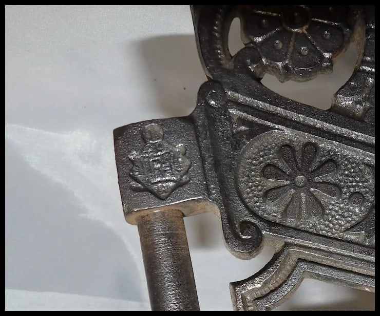 Antique English Cast Iron Lamp or Plant Holder- Diamond Registry Mark - 8