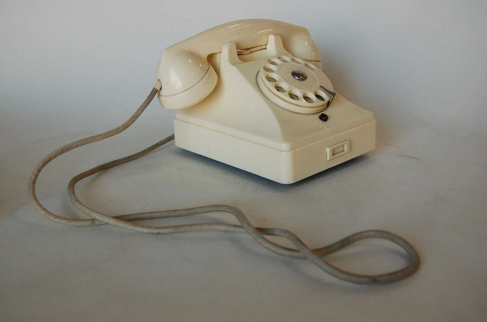 White Bakelite PTT Telephone by Ericsson - 19
