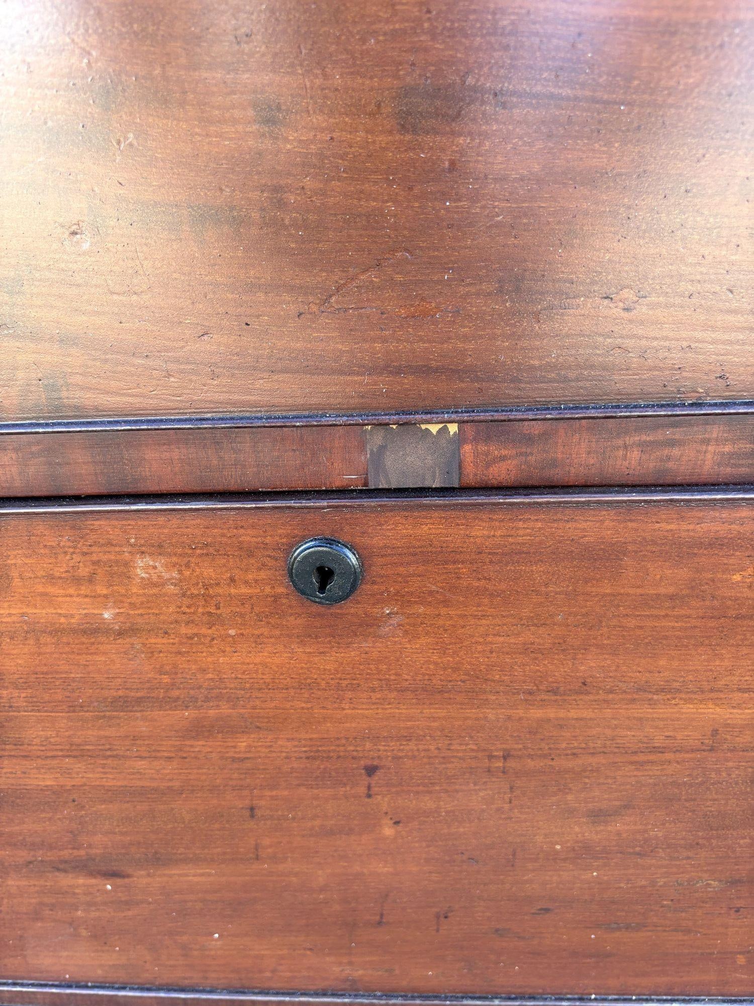 Late 19th Century Victorian Queen Anne Lowboy Dresser with Sculpted Front - 5