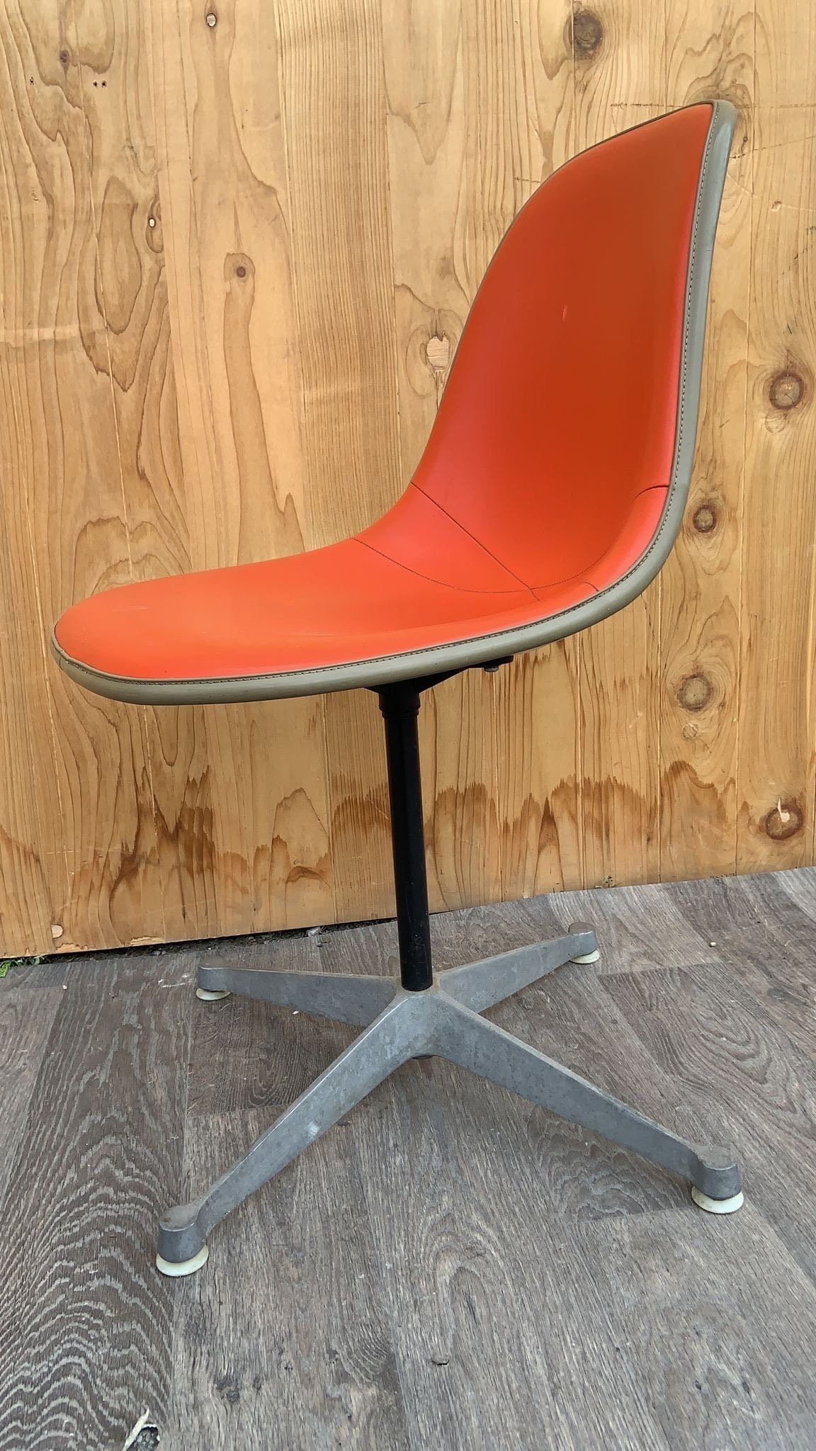Mid Century Herman Miller Swivel Shell Chairs – Set of 4 Orange Vinyl - 10
