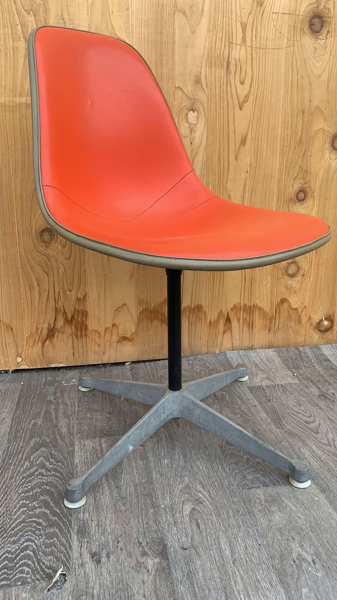 Mid Century Herman Miller Swivel Shell Chairs – Set of 4 Orange Vinyl - 9