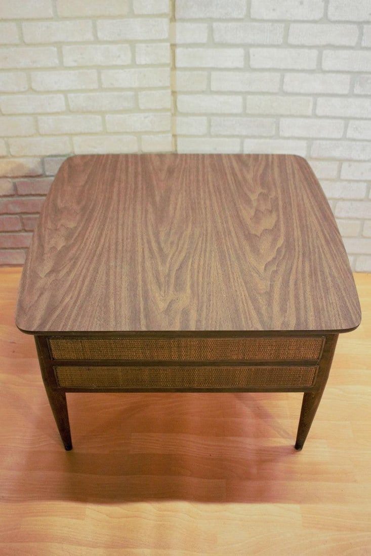 Mid Century Modern American Of Martinsville Wicker Side Table - 5