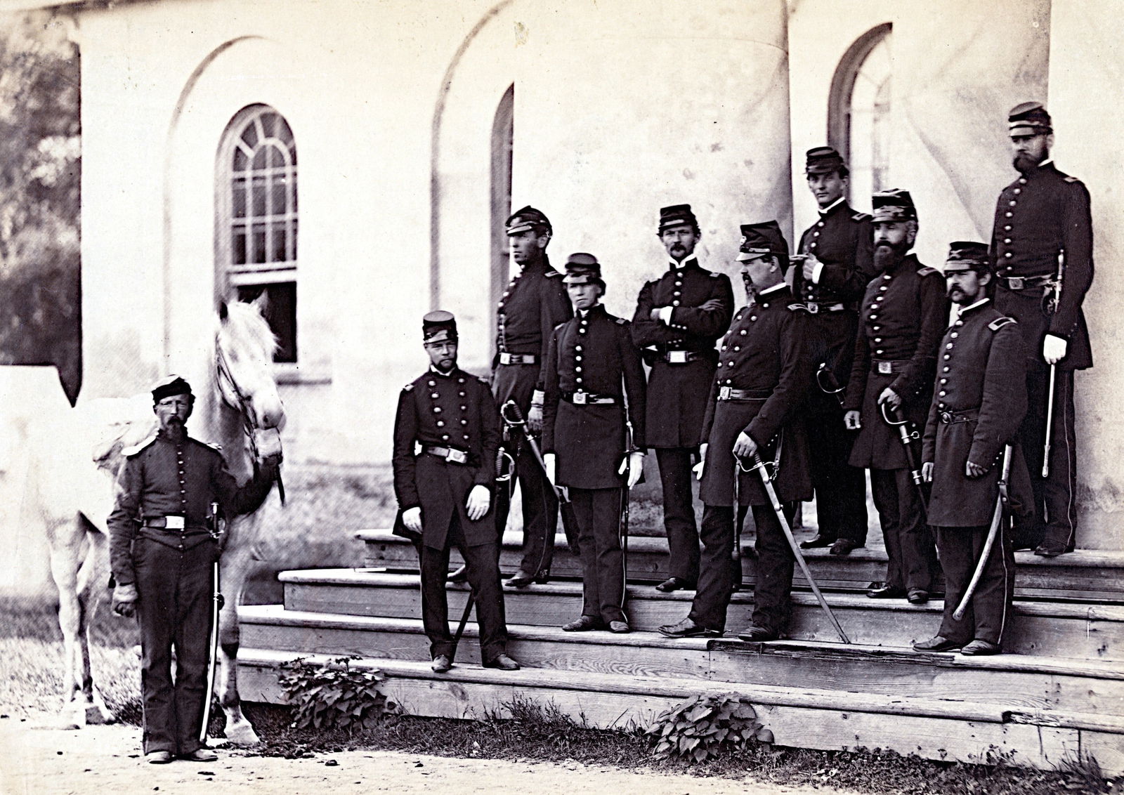 1862 CIVIL WAR, General Irvin McDowell and staff, Arlington House: Title: 1862 CIVIL WAR, General Irvin McDowell and staff, Arlington House Artist: UNKNOWN Original Date: SEE TITLE Dimensions: 8X10 Description: || UNITED STATES SHIPPING ONLY! || This lot is a Dye