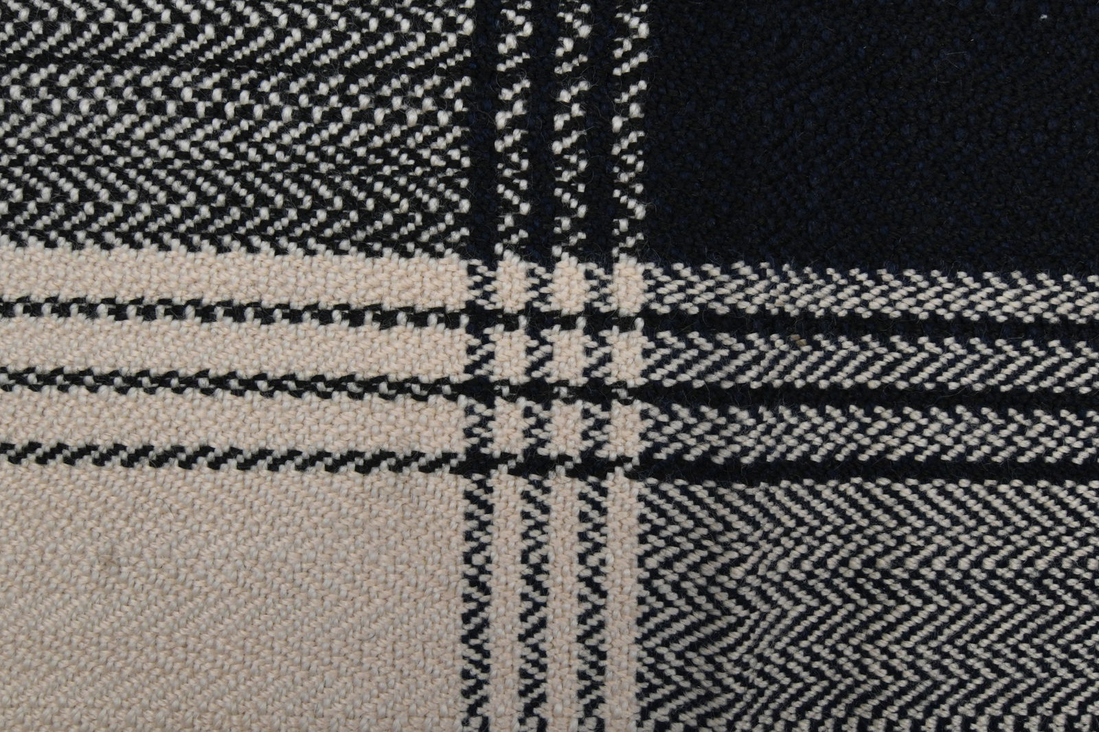 2.7x4 ft, Handloom Area Rug - 7