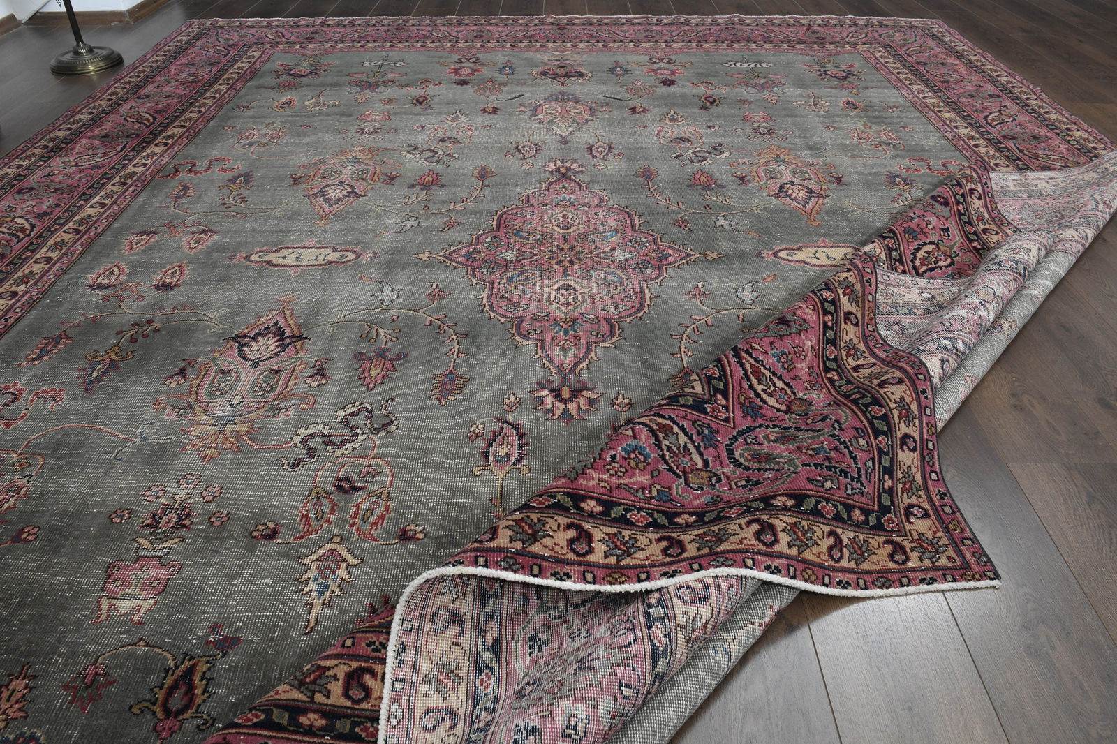 10'5x13'1 ft, OVERSIZED BOHEMIAN RUG: Title: 10'5x13'1 ft, OVERSIZED BOHEMIAN RUG Description: This Turkish one-of-a-kind Anatolian Vintage Rug is hand-knotted and handwoven by the most skilled artisans who use pure wool, in muted,