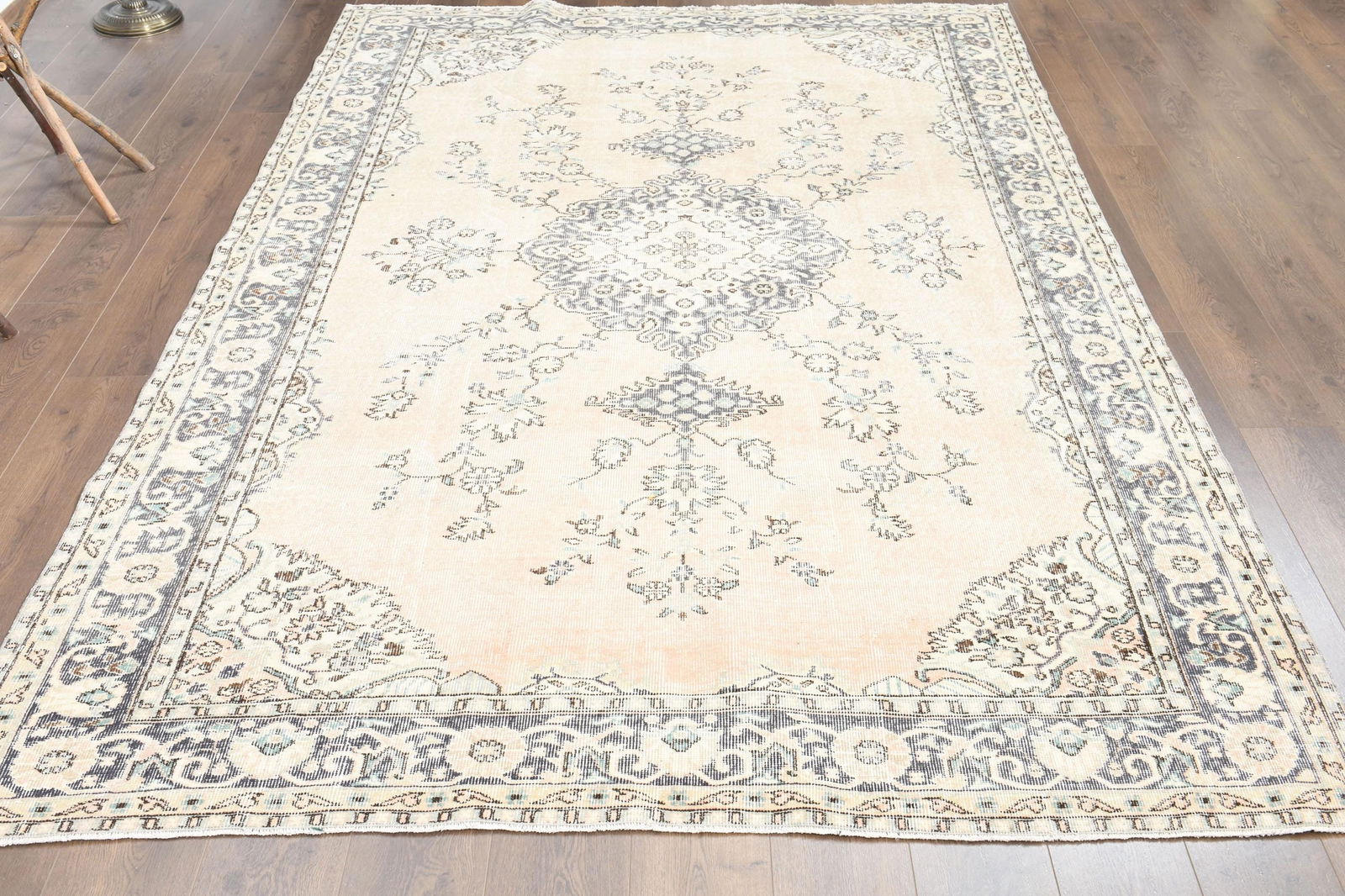 9'7x12'2 ft, PINK BEIGE DÉCOR: Title: 9'7x12'2 ft, PINK BEIGE DÉCOR Description: This Turkish one-of-a-kind Anatolian Vintage Rug is hand-knotted and handwoven by the most skilled artisans who use pure wool, in muted, natural