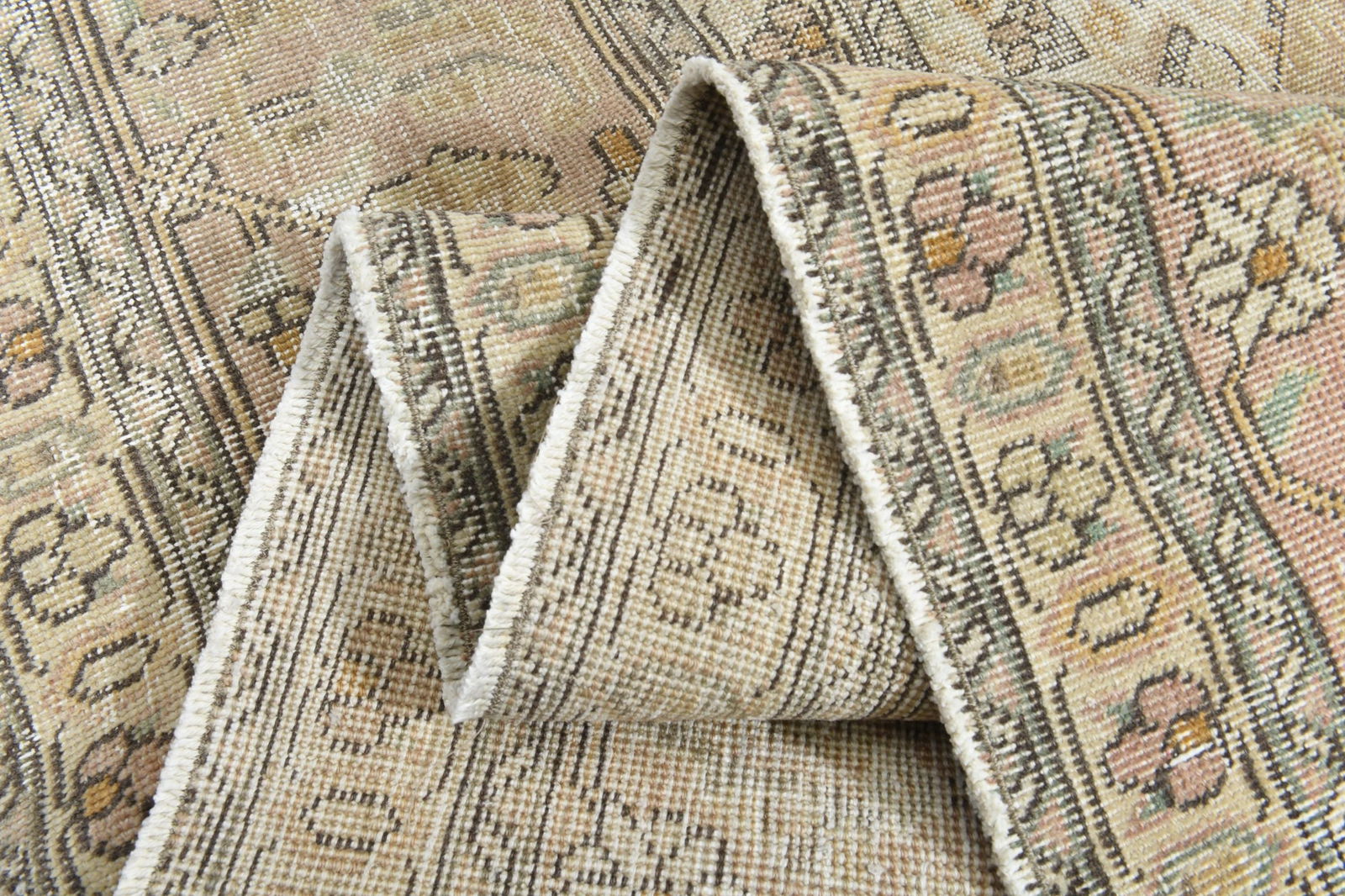 9'1x12'2 ft, ORANGE OVERSIZED RUG, Vintage Wool: Title: 9'1x12'2 ft, ORANGE OVERSIZED RUG, Vintage Wool Description: This Turkish one-of-a-kind Anatolian Vintage Rug is hand-knotted and handwoven by the most skilled artisans who use pure wool, in