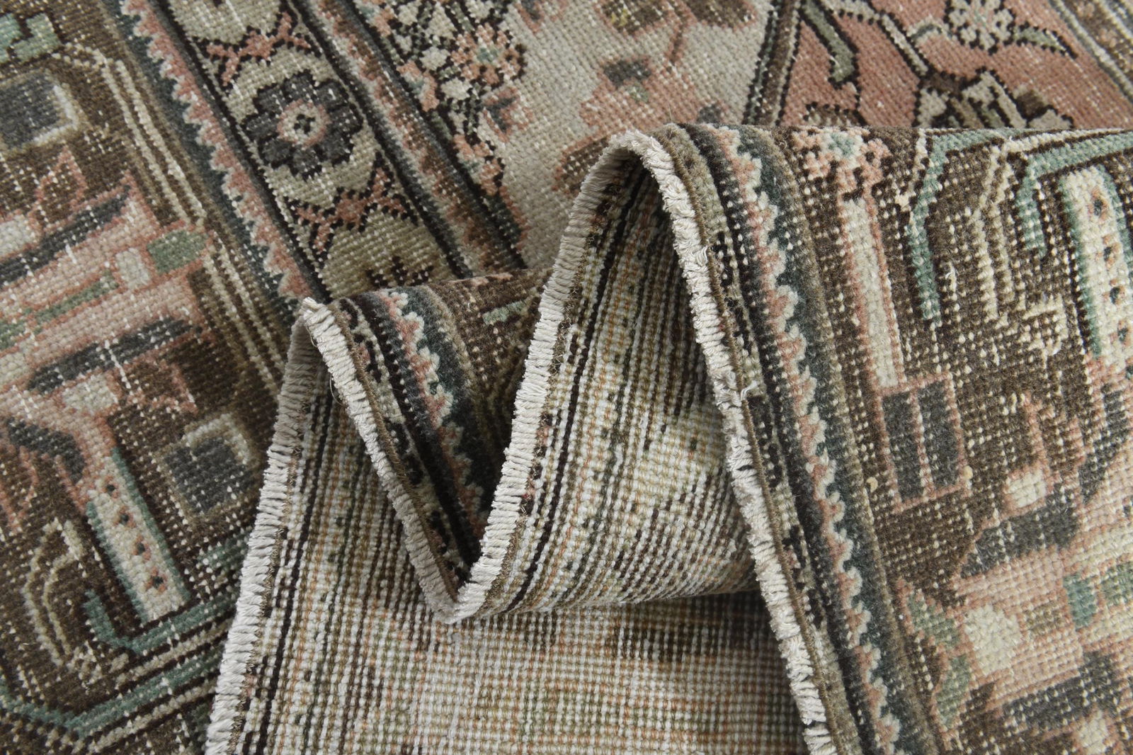 9'8x12'1 ft, ORANGE MINIMALIST RUG, Oversized: Title: 9'8x12'1 ft, ORANGE MINIMALIST RUG, Oversized Description: This Turkish one-of-a-kind Anatolian Vintage Rug is hand-knotted and handwoven by the most skilled artisans who use pure wool, in mute