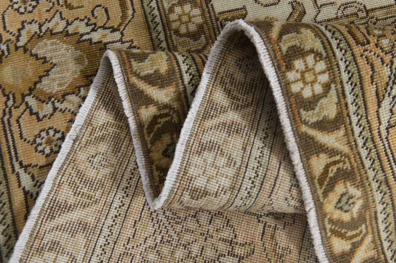 9'1x12'7 ft, ORANGE MINIMALIST RUG, Oversized Persian: Title: 9'1x12'7 ft, ORANGE MINIMALIST RUG, Oversized Persian Description: This Turkish one-of-a-kind Anatolian Vintage Rug is hand-knotted and handwoven by the most skilled artisans who use pure wool,