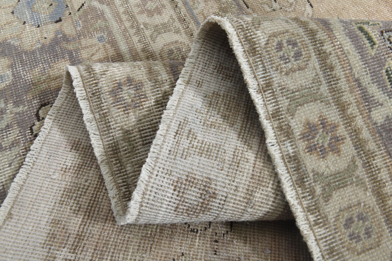 9'7x12'9 ft, ORANGE OVERSIZED RUG, Vintage Décor: Title: 9'7x12'9 ft, ORANGE OVERSIZED RUG, Vintage Décor Description: This Turkish one-of-a-kind Anatolian Vintage Rug is hand-knotted and handwoven by the most skilled artisans who use pure wool,