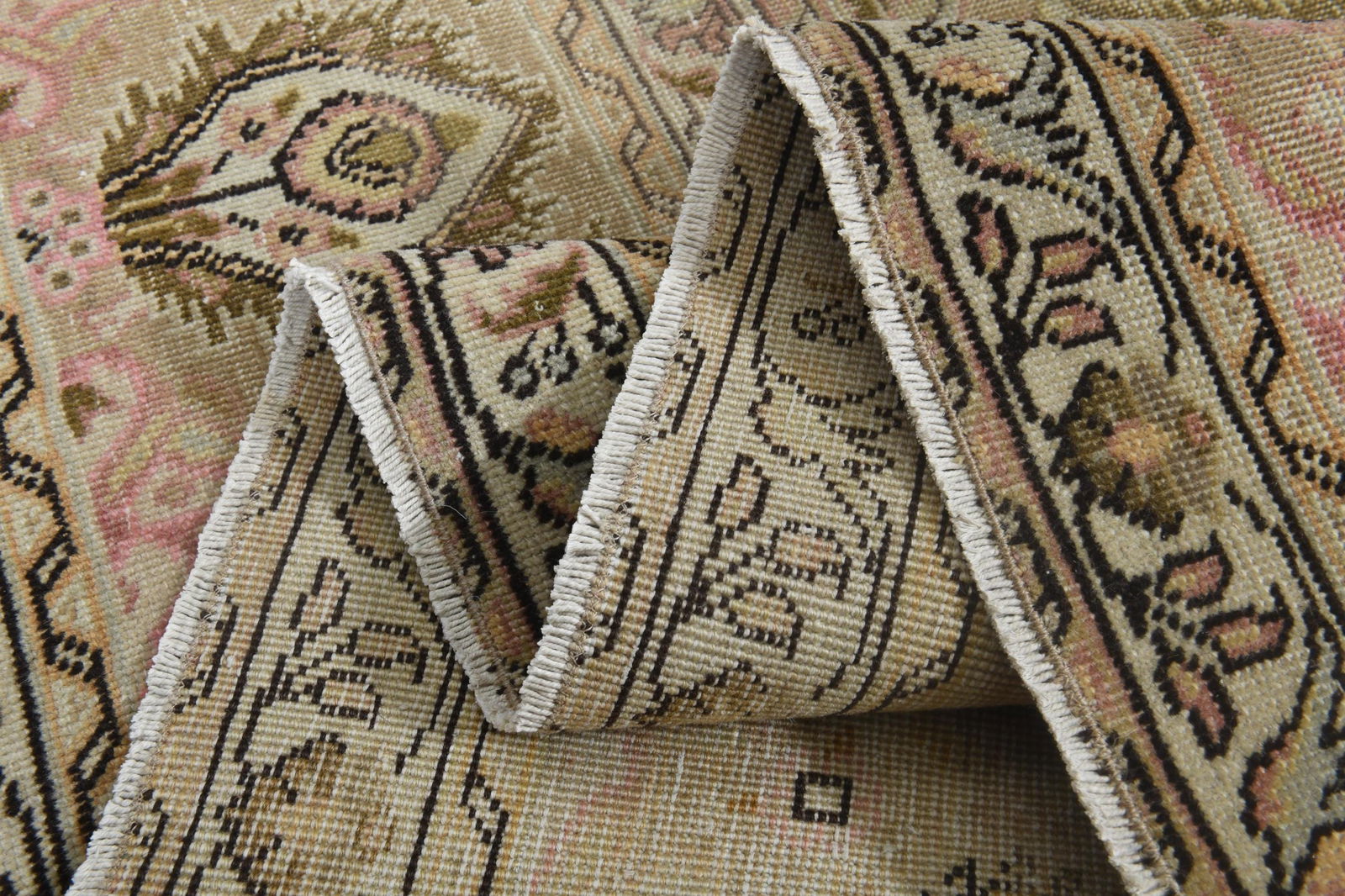 9'4x12'8 ft, OVERSIZED PERSIAN RUG, Living Room: Title: 9'4x12'8 ft, OVERSIZED PERSIAN RUG, Living Room Description: This Turkish one-of-a-kind Anatolian Vintage Rug is hand-knotted and handwoven by the most skilled artisans who use pure wool, in mu