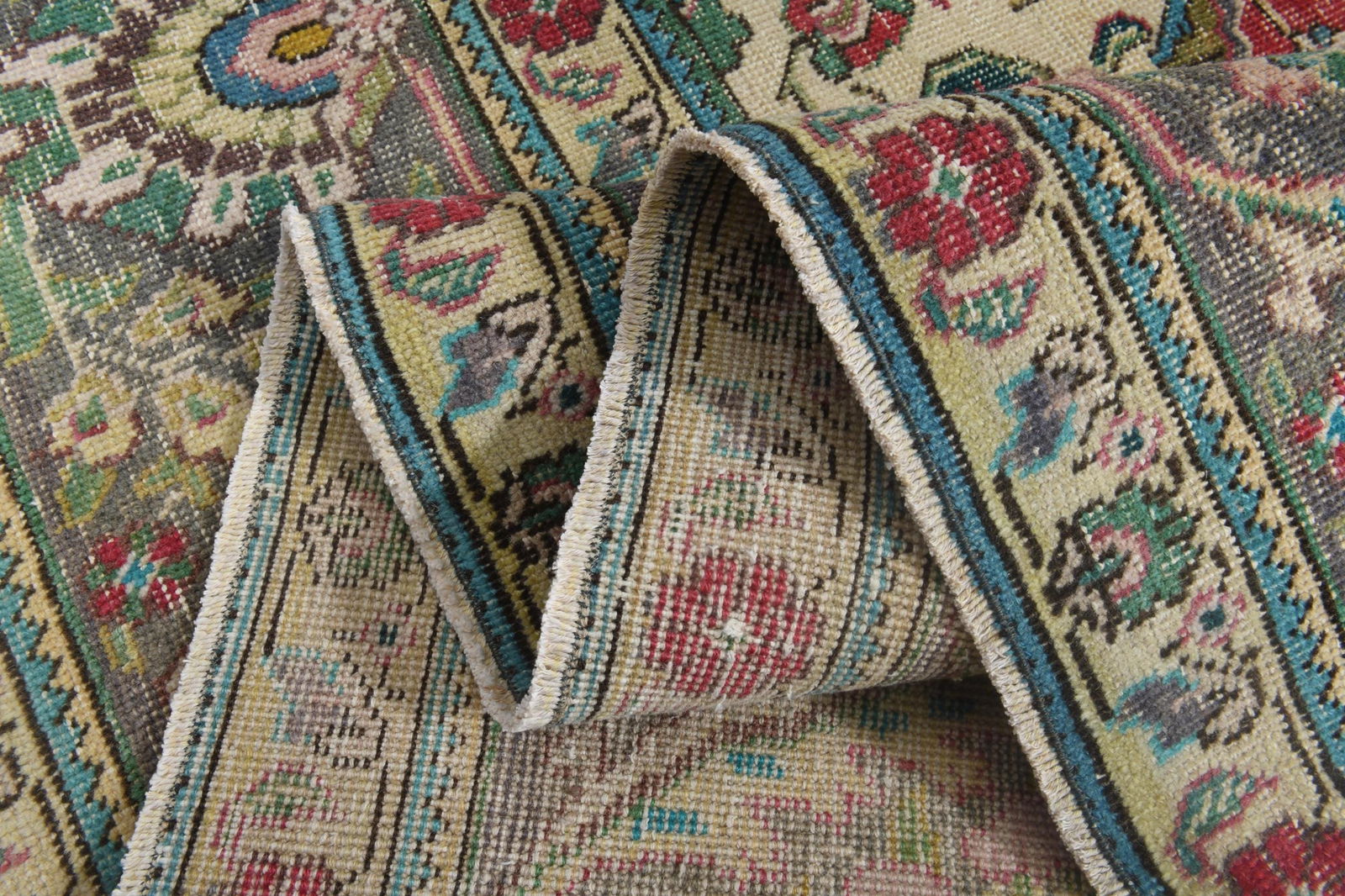 9'4x12'4 ft, PERSIAN MINIMALIST RUG, Oversized: Title: 9'4x12'4 ft, PERSIAN MINIMALIST RUG, Oversized Description: This Turkish one-of-a-kind Anatolian Vintage Rug is hand-knotted and handwoven by the most skilled artisans who use pure wool, in mut