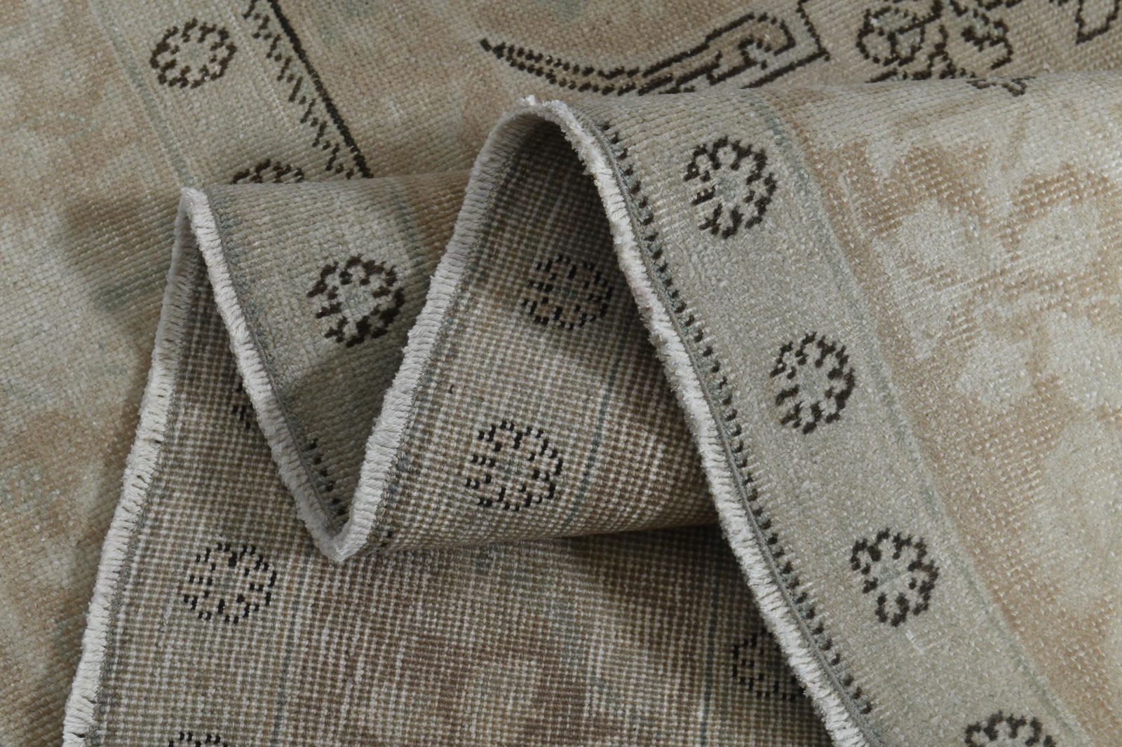 9'6x12'8 ft, OVERSIZED PERSIAN RUG, Orange 10x12 Large Area: Title: 9'6x12'8 ft, OVERSIZED PERSIAN RUG, Orange 10x12 Large Area Description: This Turkish one-of-a-kind Anatolian Vintage Rug is hand-knotted and handwoven by the most skilled artisans who use pure