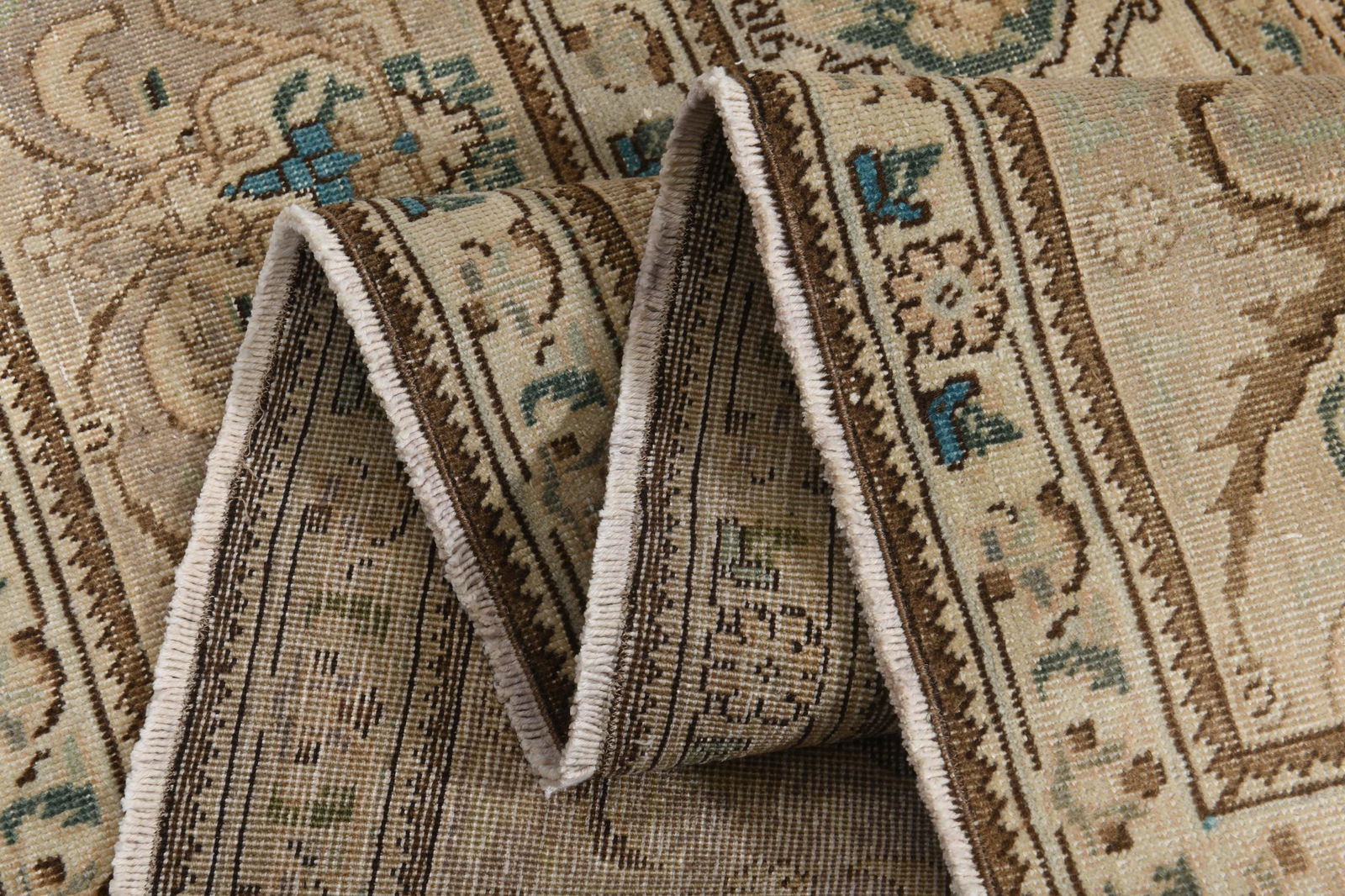 9'5x12'5 ft, ORANGE MINIMALIST RUG, Oversized Persian: Title: 9'5x12'5 ft, ORANGE MINIMALIST RUG, Oversized Persian Description: This Turkish one-of-a-kind Anatolian Vintage Rug is hand-knotted and handwoven by the most skilled artisans who use pure