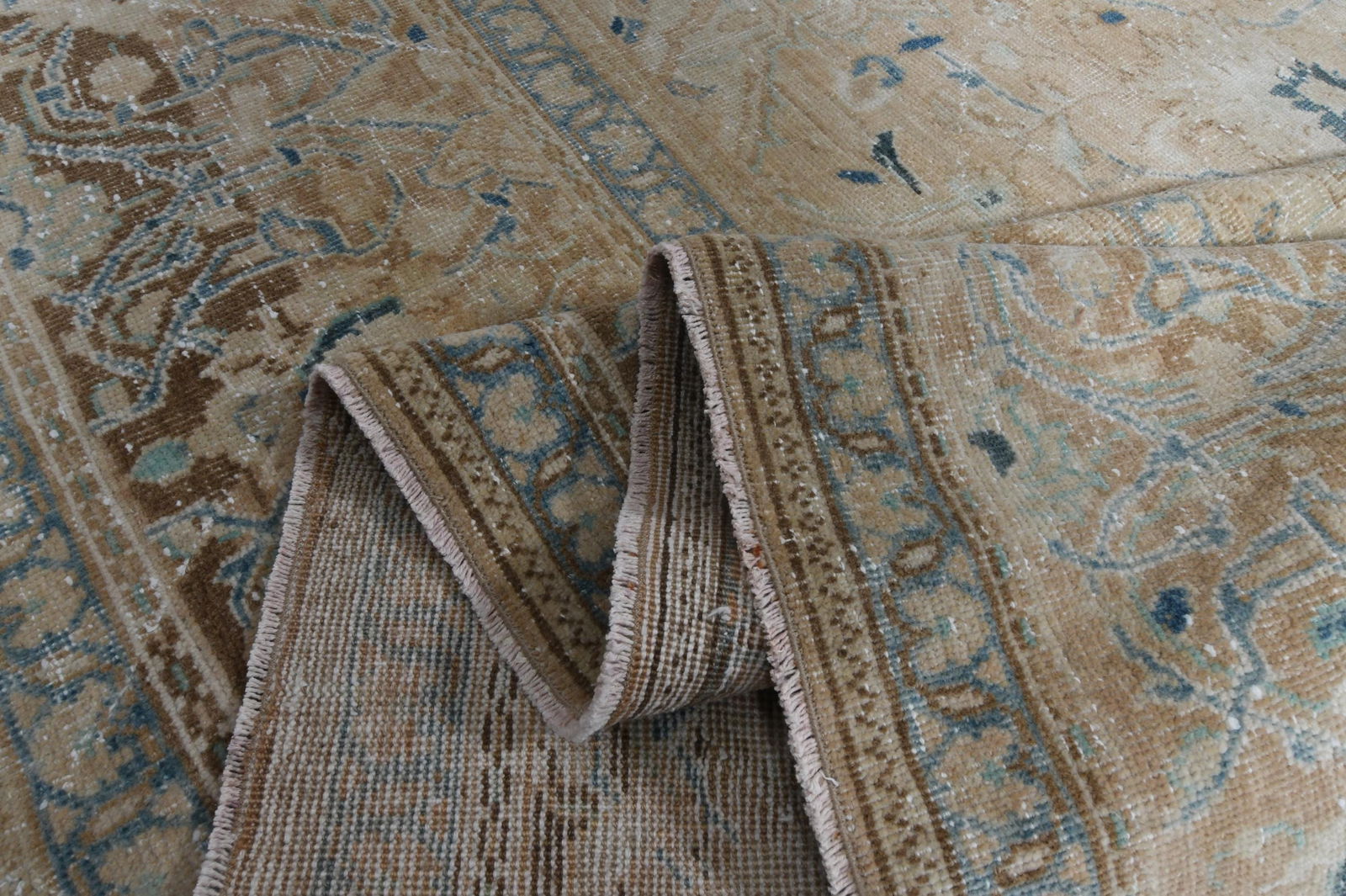 9.5x12.9 ft, ORANGE MINIMALIST RUG, Oversized Persian: Title: 9.5x12.9 ft, ORANGE MINIMALIST RUG, Oversized Persian Description: This Turkish one-of-a-kind Anatolian Vintage Rug is hand-knotted and handwoven by the most skilled artisans who use pure wool,