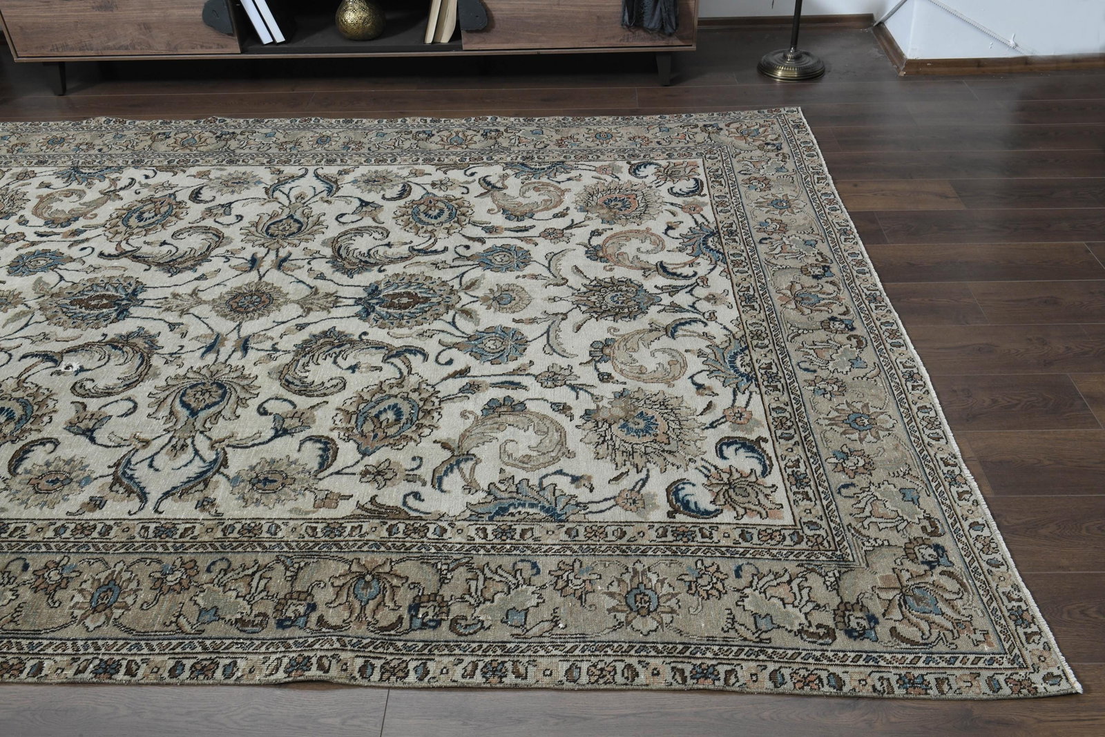 7'4x10'5 ft, LIVING ROOM DÉCOR - 7