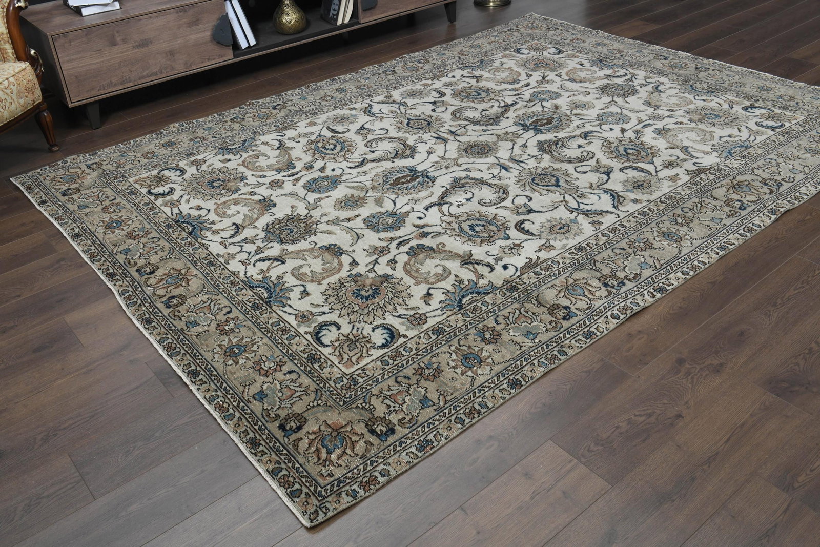 7'4x10'5 ft, LIVING ROOM DÉCOR - 9