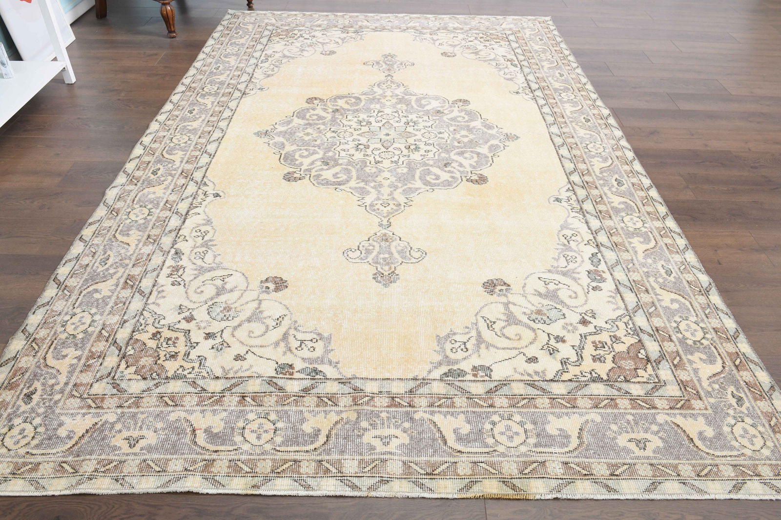 6'7x10'6 ft, LIVING ROOM RUG (1 of 9)