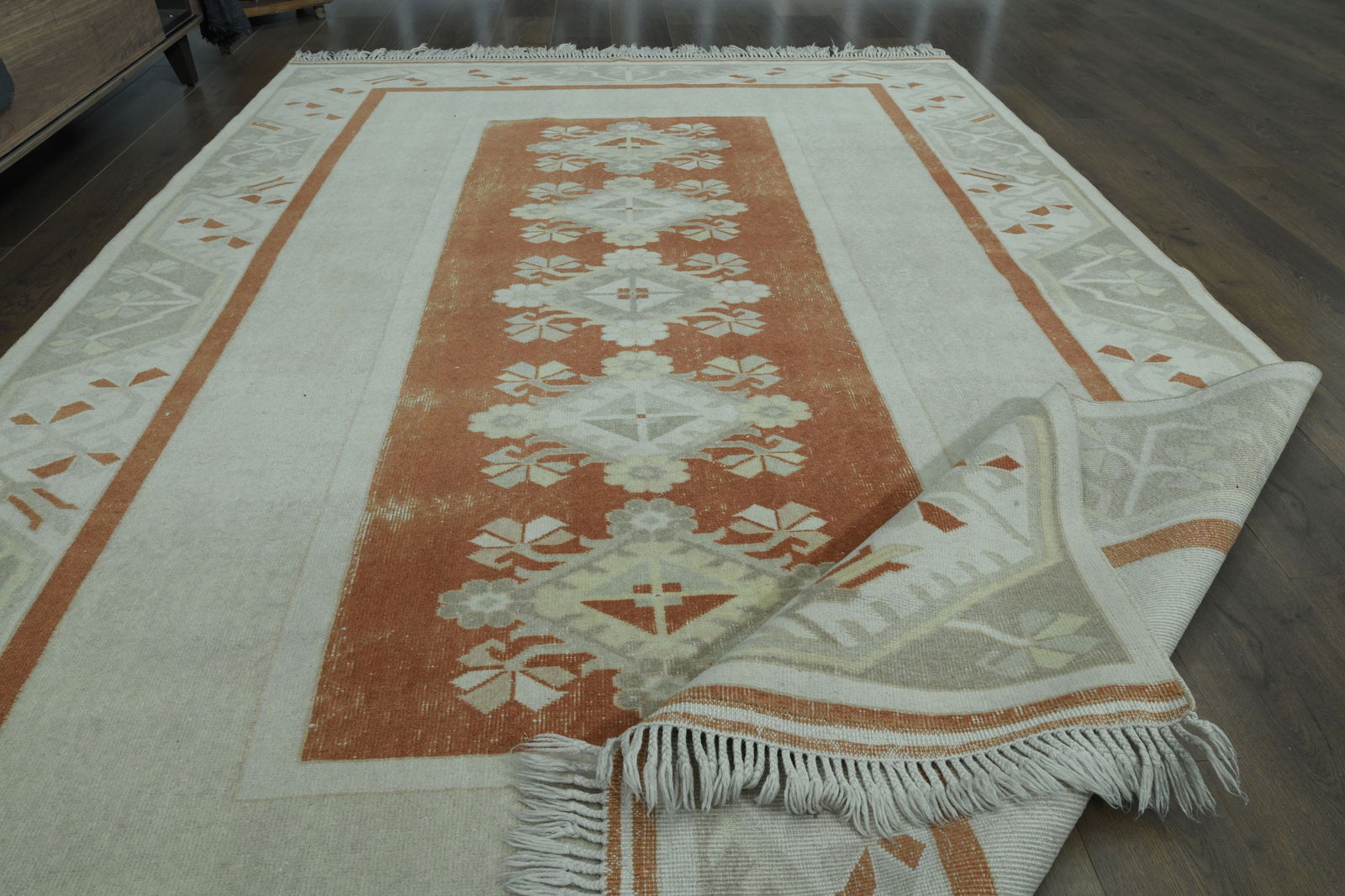 6'5x9'7 ft, BOHO DÉCOR: Title: 6'5x9'7 ft, BOHO DÉCOR Description: This Turkish one-of-a-kind Vintage Turkish Rug is hand-knotted and handwoven by the most skilled artisans who use pure wool, in muted, natural tones,