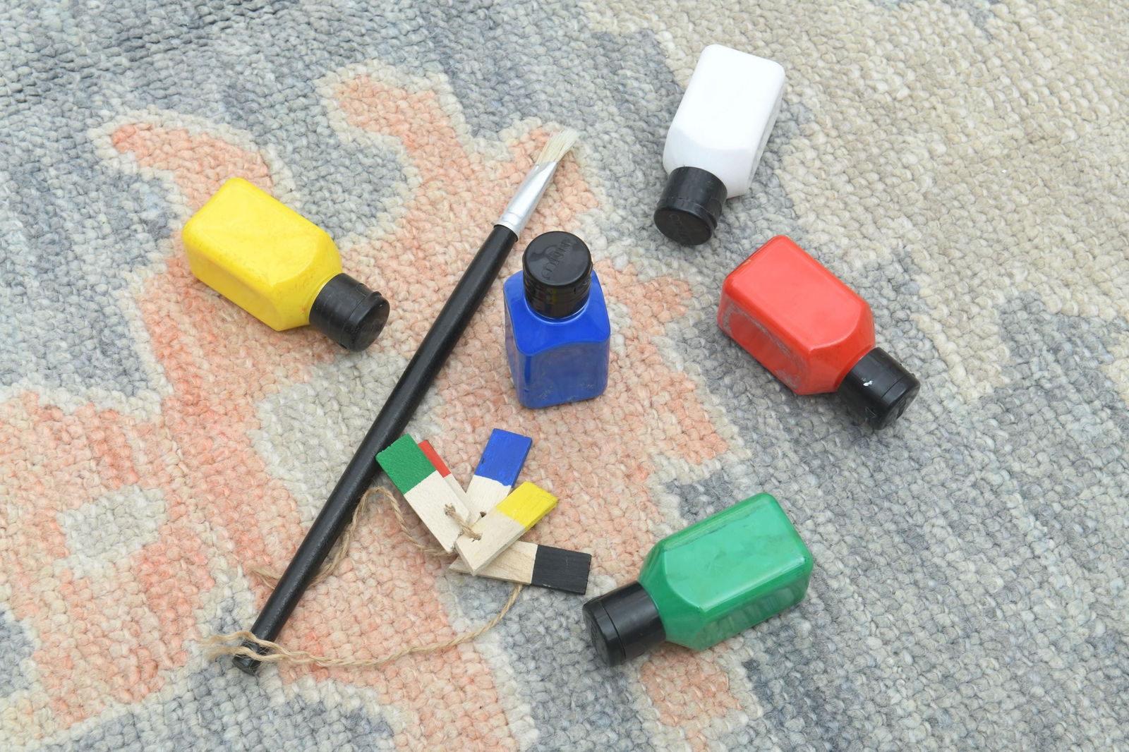 9'2x12 ft, BOLD COLORS, Vintage Turkish Rug: Title: 9'2x12 ft, BOLD COLORS, Vintage Turkish Rug Description: This Turkish one-of-a-kind Vintage Turkish Rug is hand-knotted and handwoven by the most skilled artisans who use pure wool, in muted,