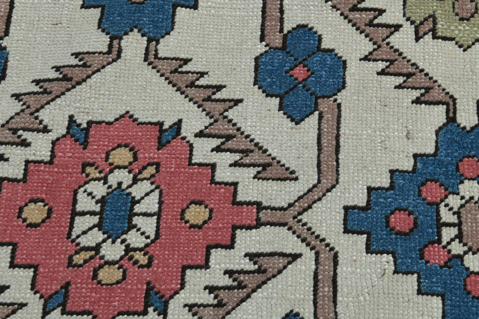 9'2x12'5 ft, OUSHAK AREA RUG - 3