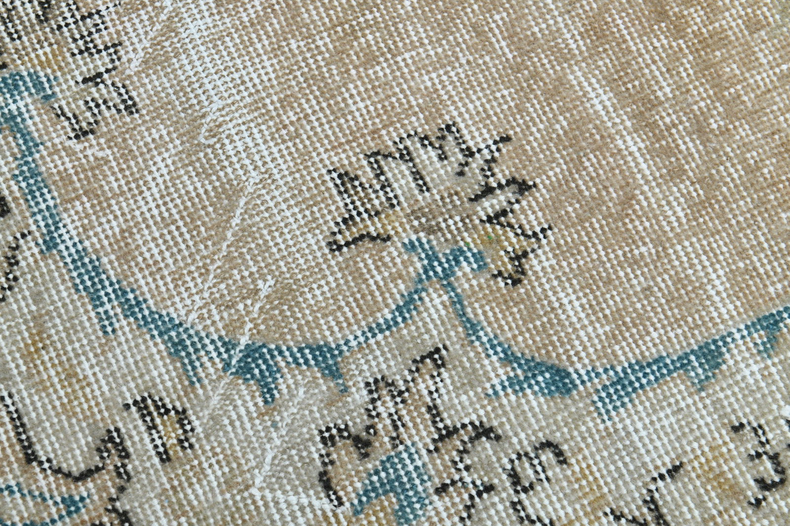 6'8x11'1 ft, OUSHAK AREA RUG - 9