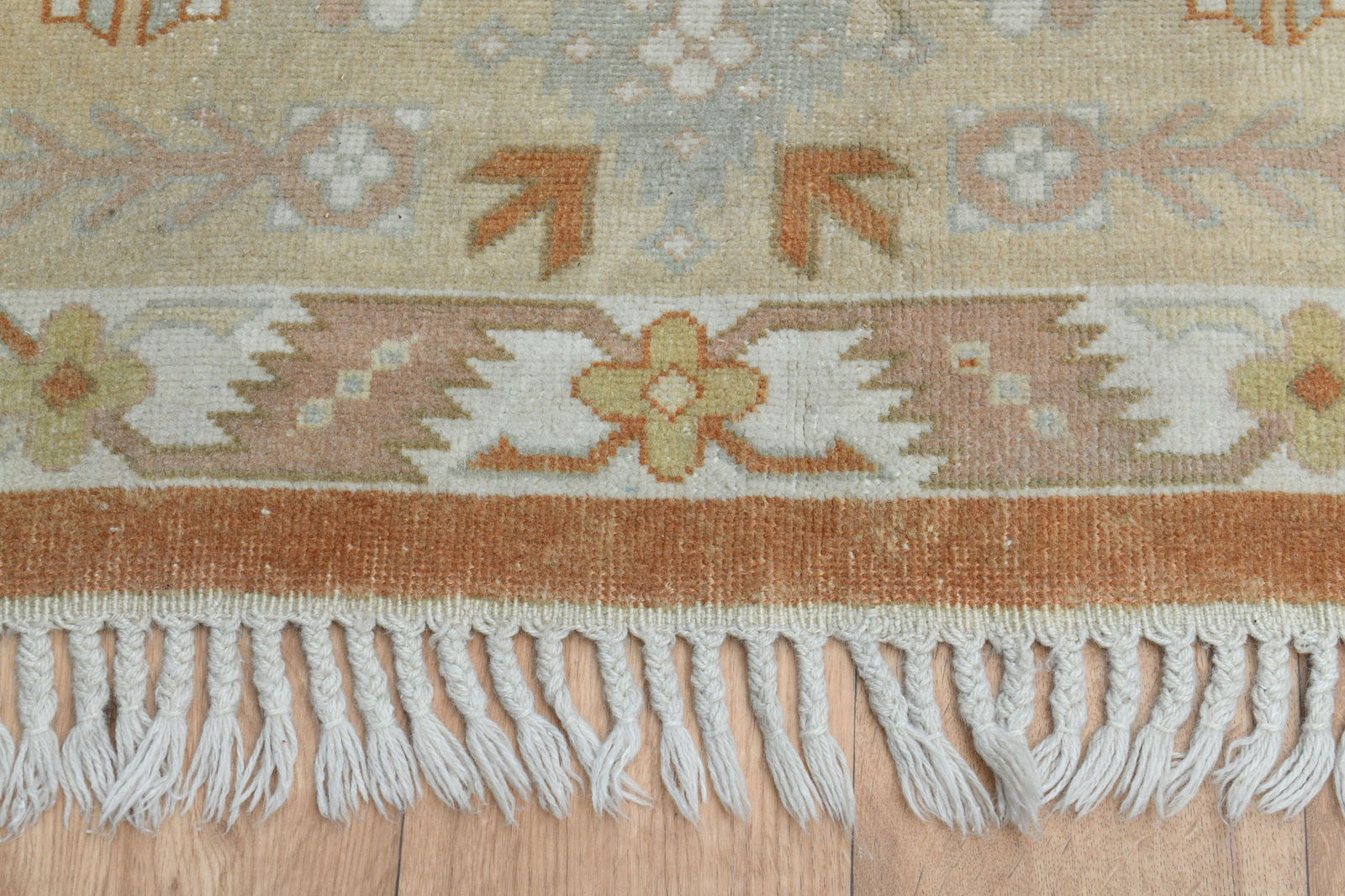 6.7x9.6 ft, BORDERED AREA RUG - 8