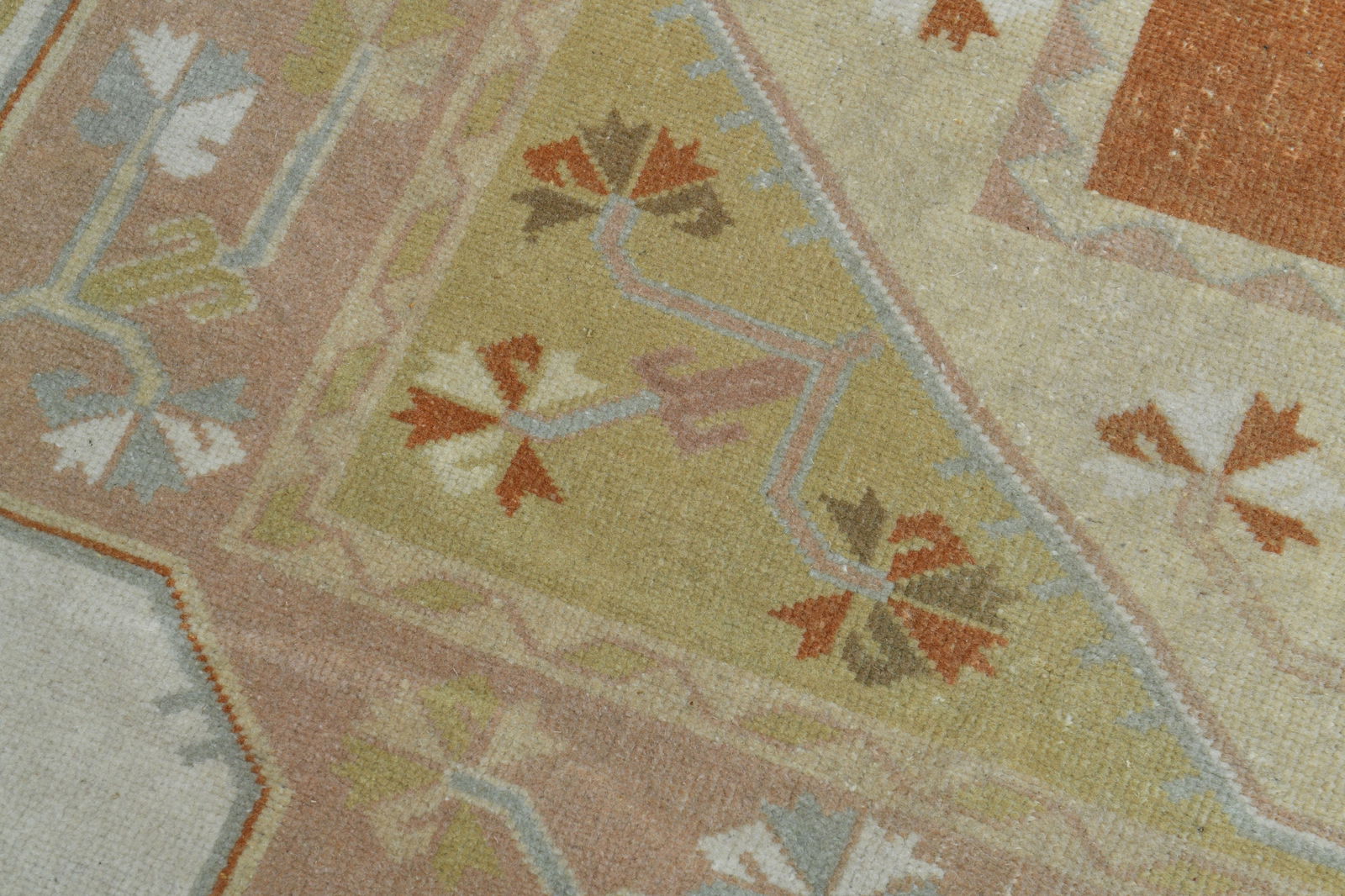 6.7x9.6 ft, BORDERED AREA RUG - 9