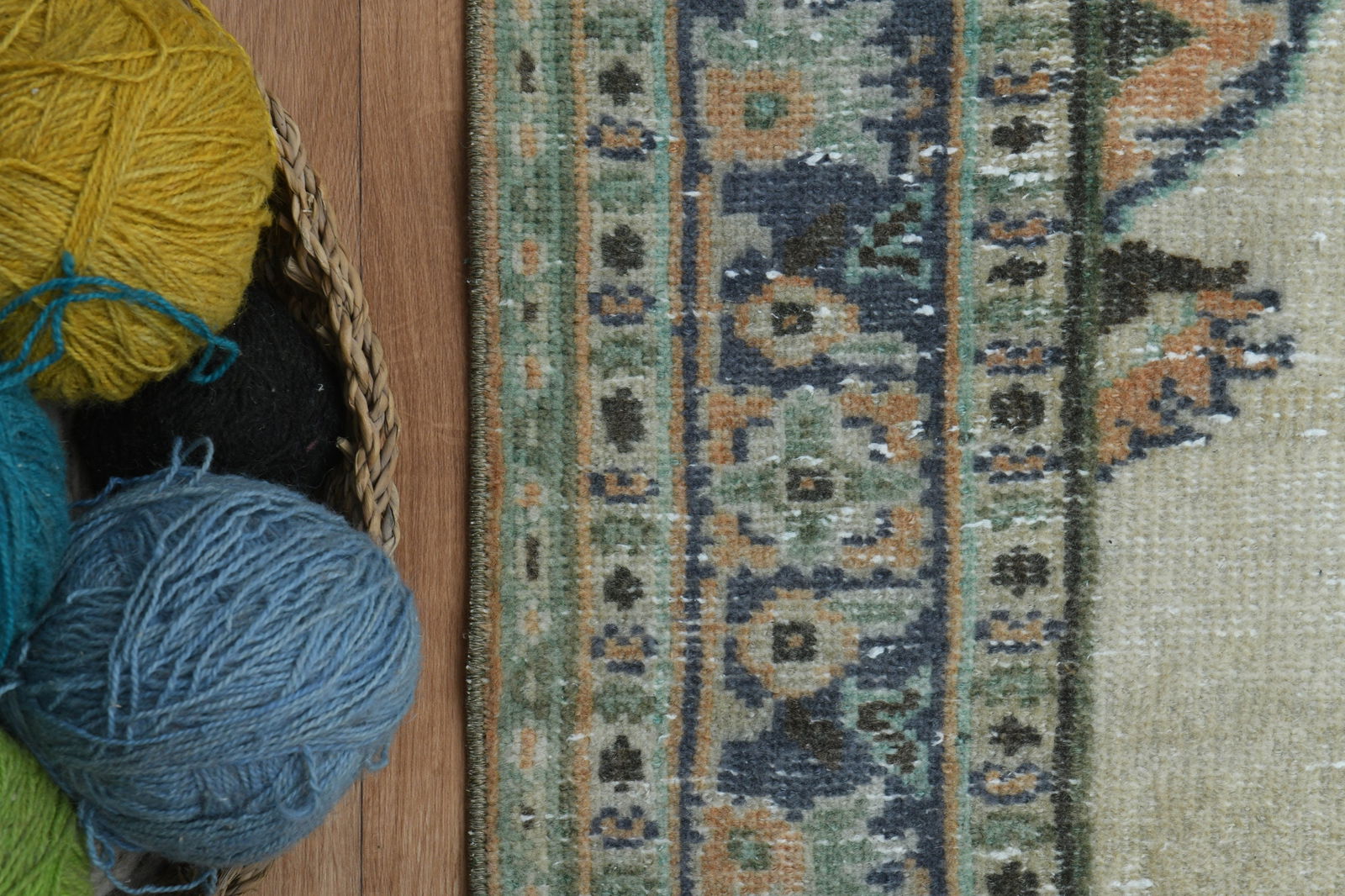 6'2x10'2 ft, MEDAILLON BEIGE RUG - 6