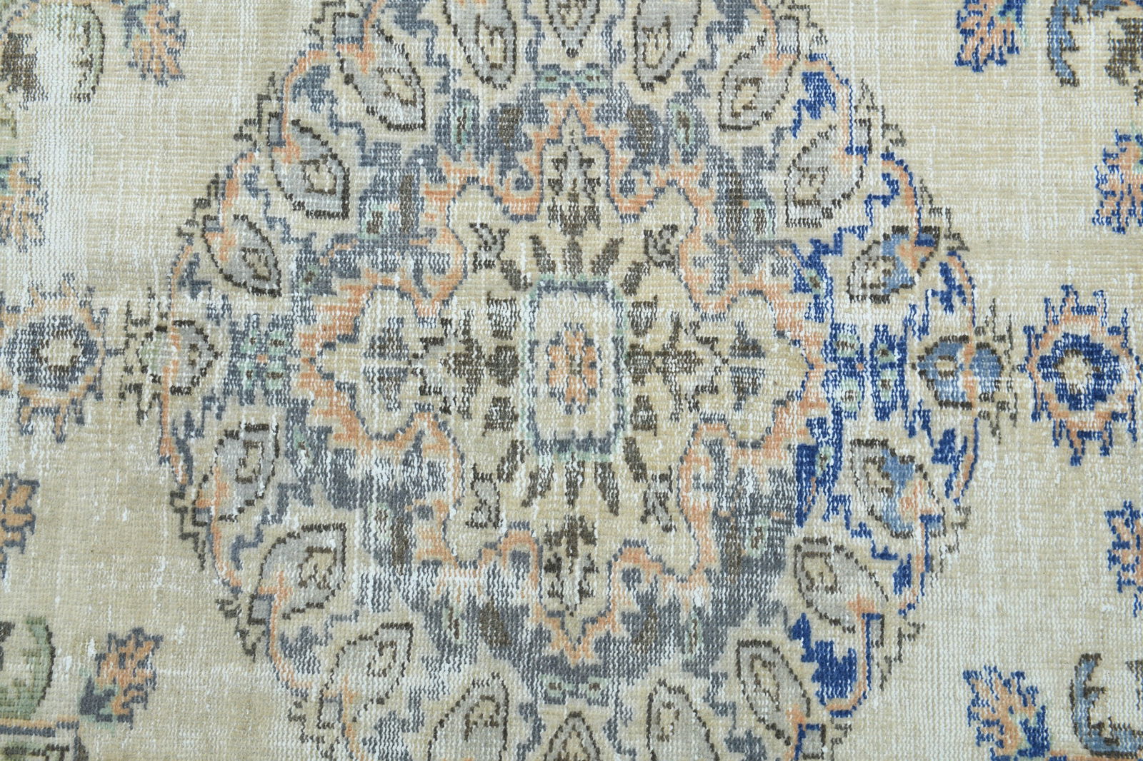 6'2x10'2 ft, MEDAILLON BEIGE RUG - 7