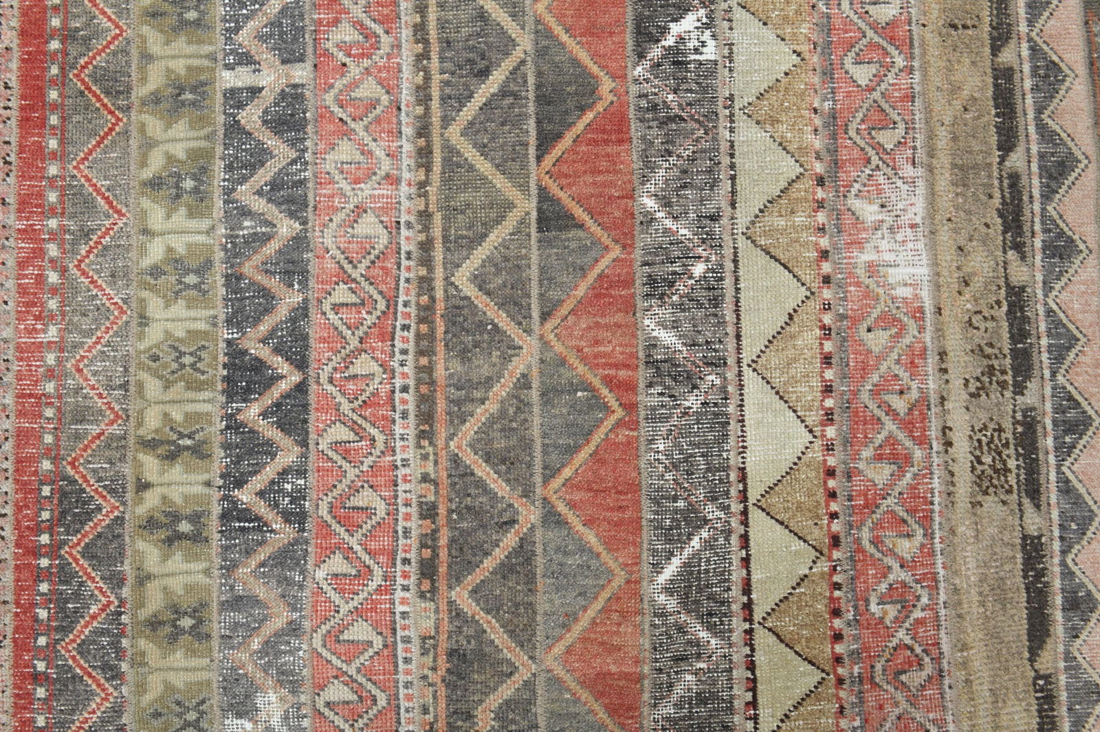 7'7x10'4 ft, PINK MINIMALIST RUG - 3