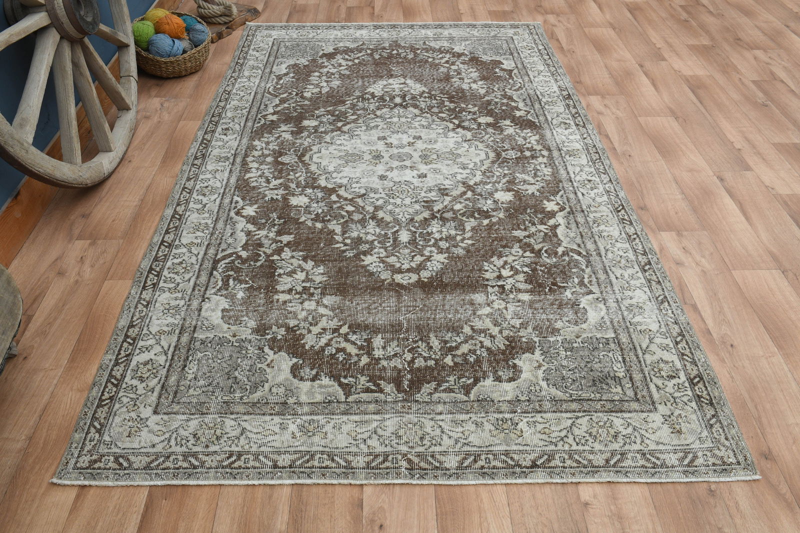 5'5x9'1 ft, WHITE BROWN RUG (1 of 10)